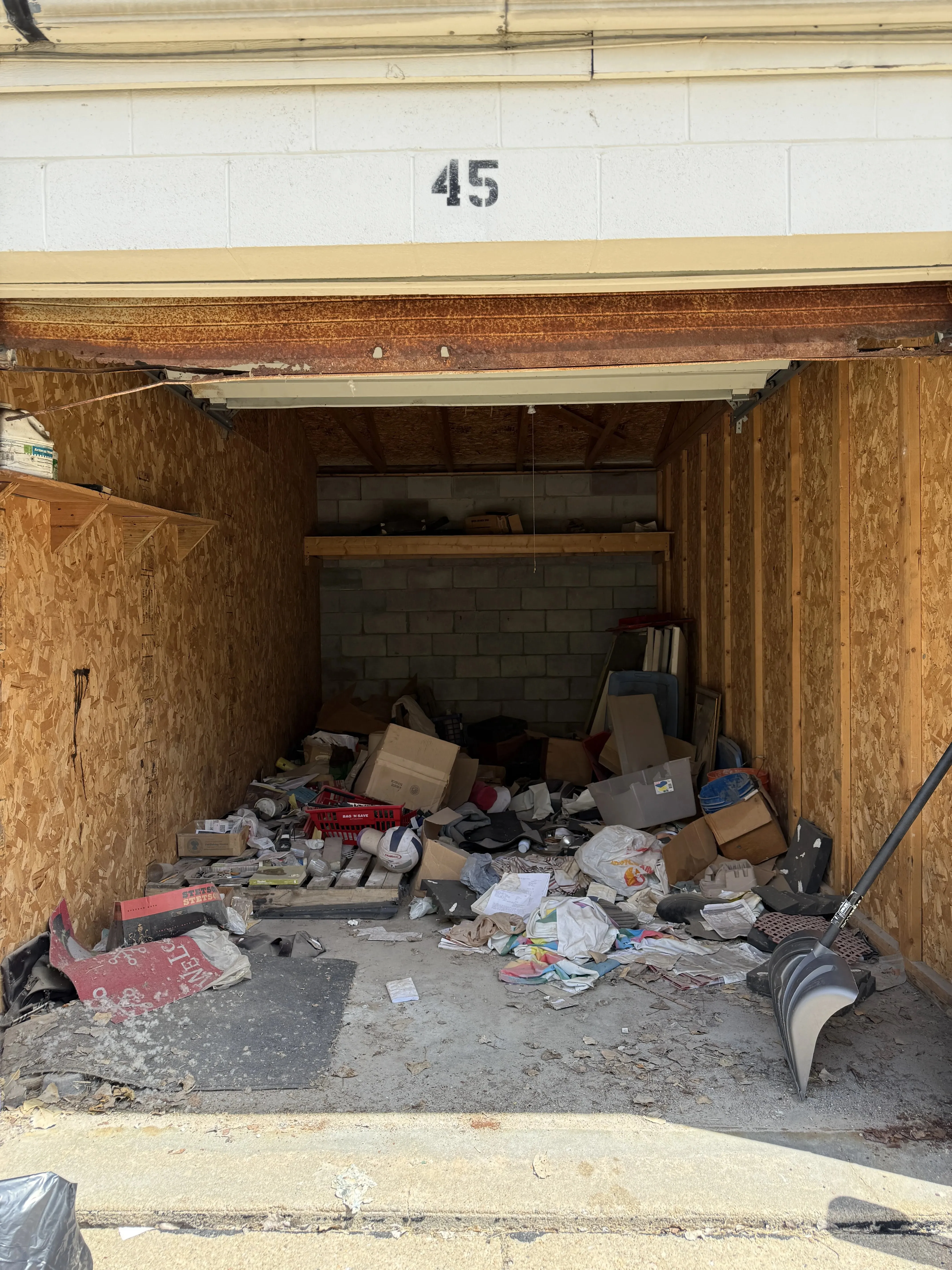 Before: storage unit cleanout in Irvington, NE